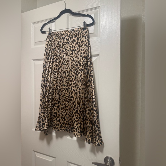 Sadie & Love Pleated A-Line Leopard Skirt - Picture 2 of 8
